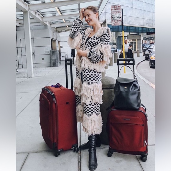 🖤HOUSE OF HARLOW FRINGE CARDIGAN 🖤